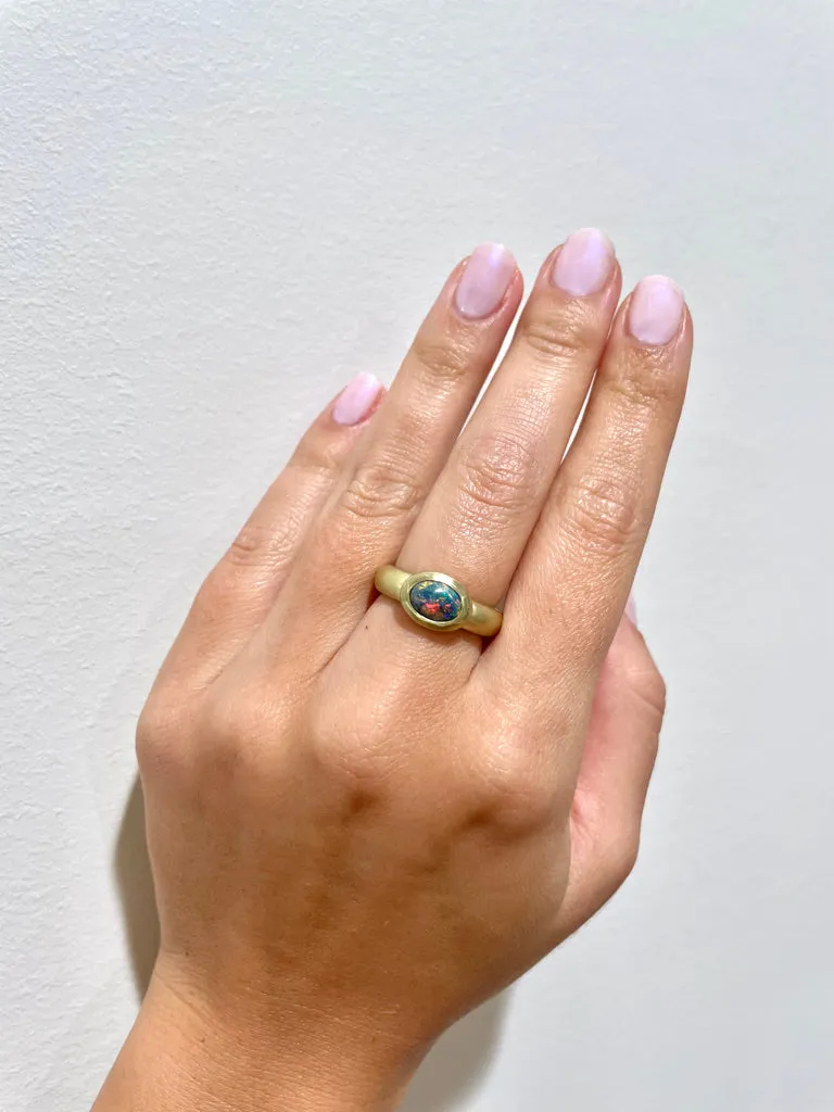 18 Karat Gold Lightning Ridge Australin Black Opal Ring - Red