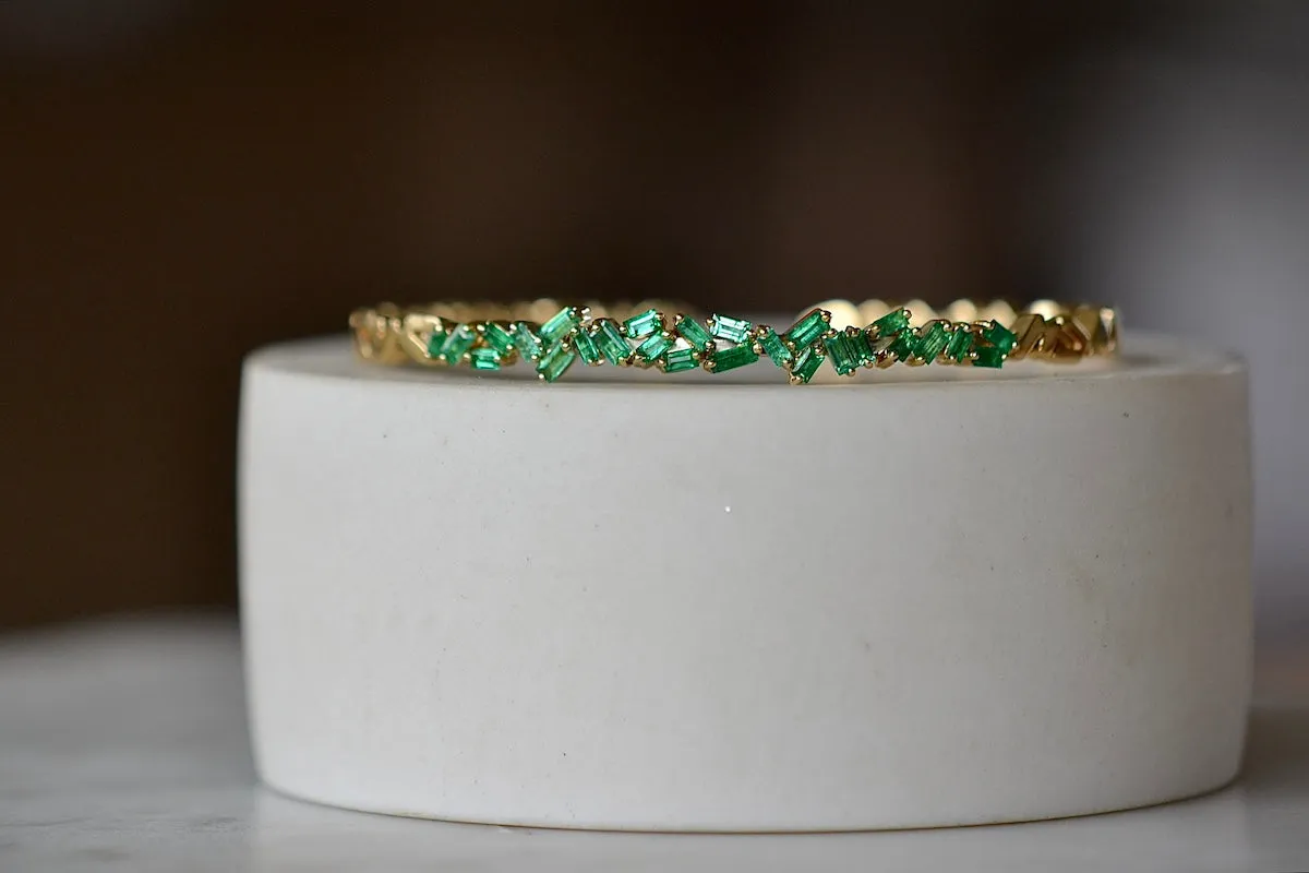 18k Zig Zag Firework Bangle in Emerald