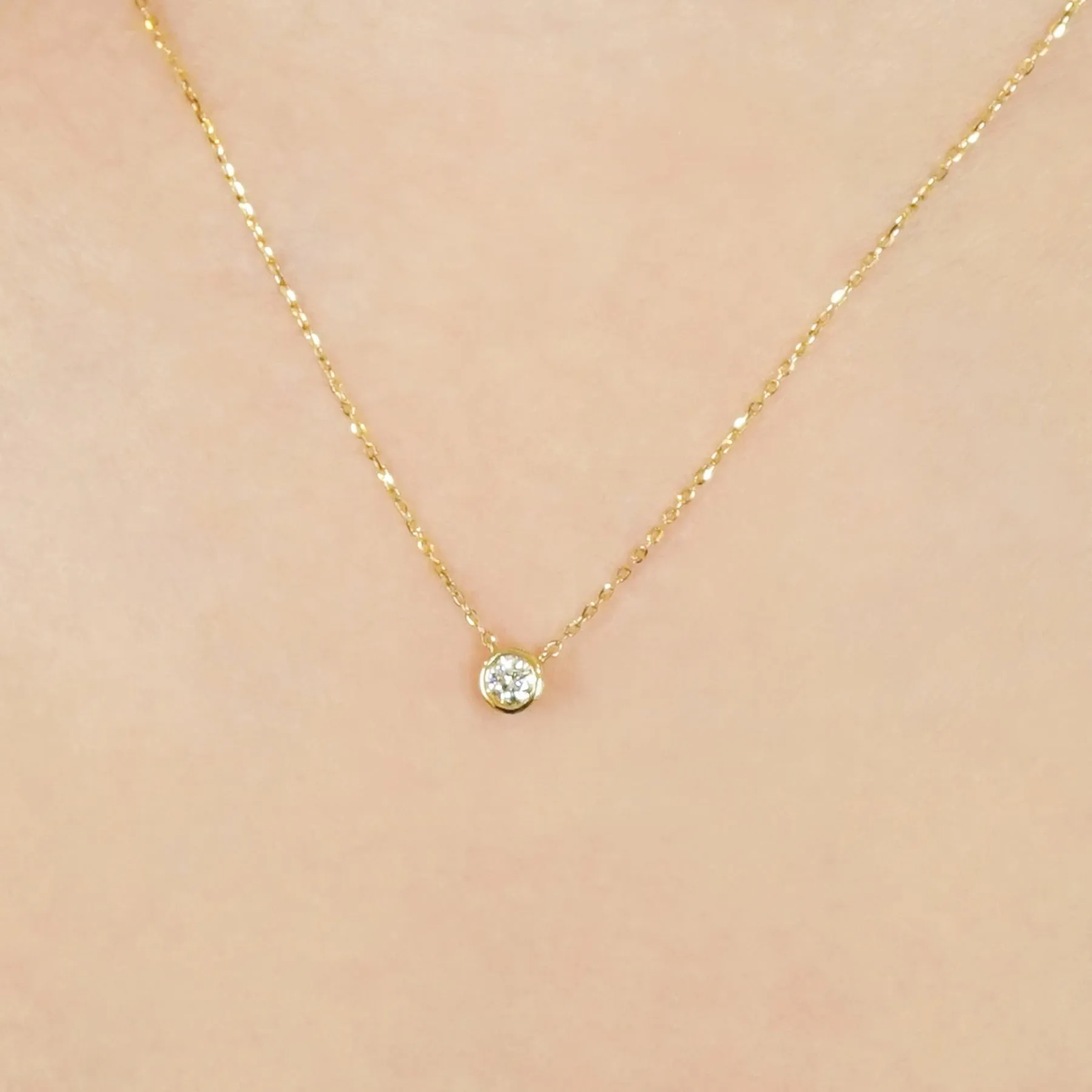 [Limited Edition] 18K Diamond Solitaire Necklace (Yellow Gold)